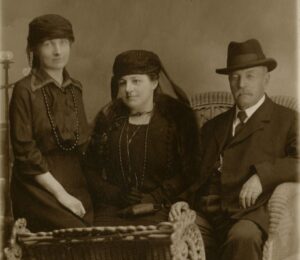 Dans le rétroviseur : Le mois des morts : les traditions perdues du deuil