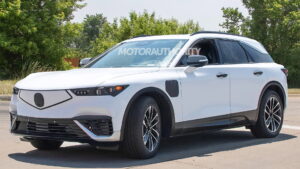 Un modèle Acura ZDX à l’image du Cadillac Lyriq