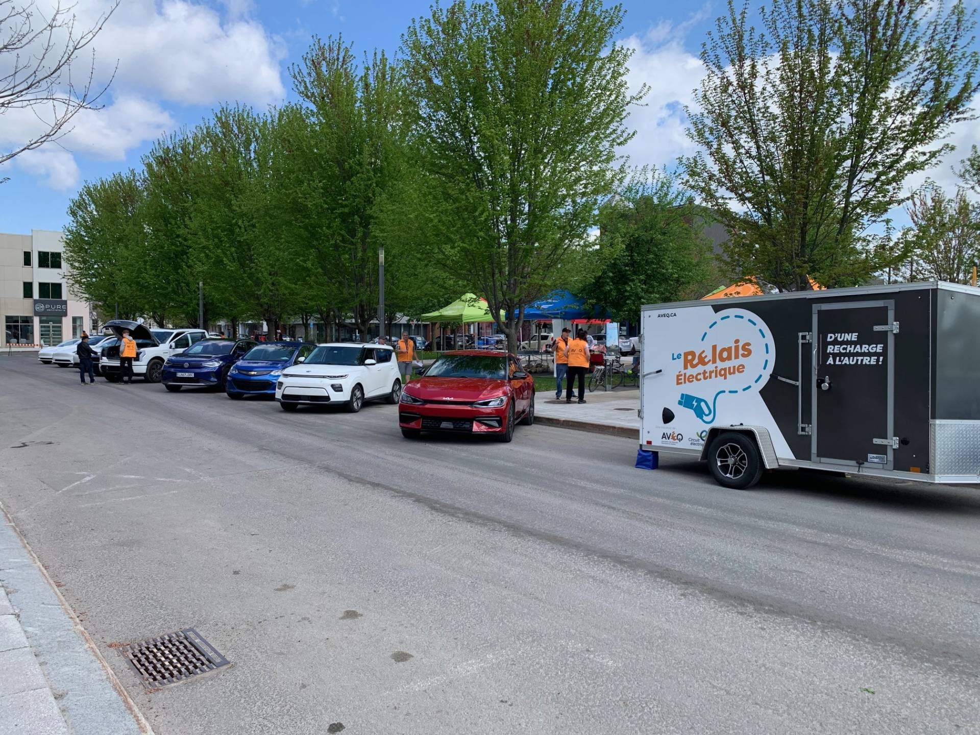 VIDÉOS – Saint-Constant : un collectionneur rassemble les passionnés de voitures