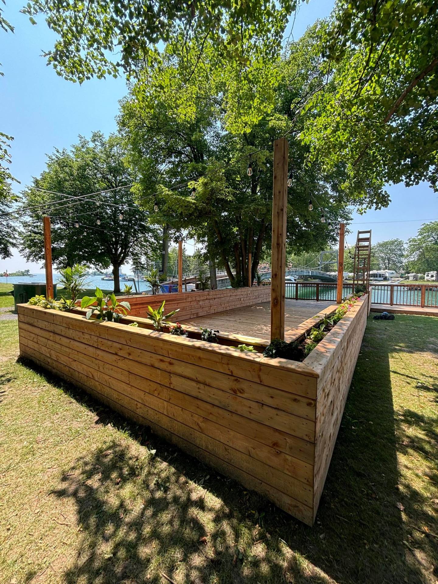 Les extrémités du canal de Soulanges sont invitantes  : la fête à L’Embouchure et aux Écluses