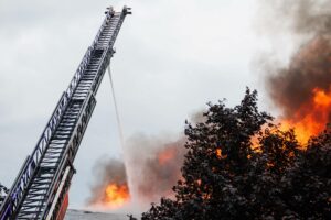 Incendie à Saint-Hubert : des fils d’Hydro-Québec en cause