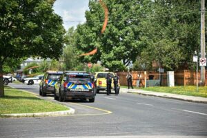 Piéton happé par une camionnette : le conducteur arrêté