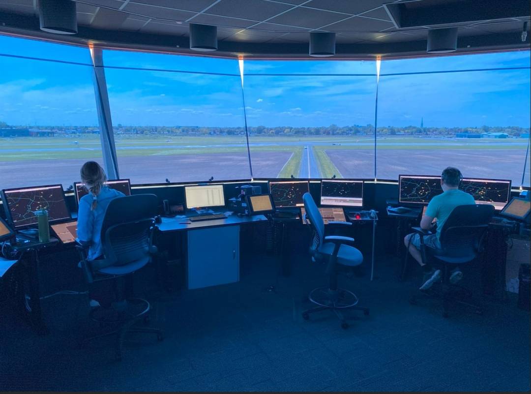 Aéroport métropolitain de Montréal : visite de la tour de contrôle qui célèbre ses 85 ans !