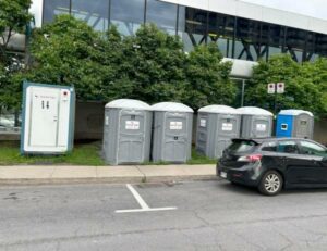 Terminus Longueuil : des toilettes qui se font attendre