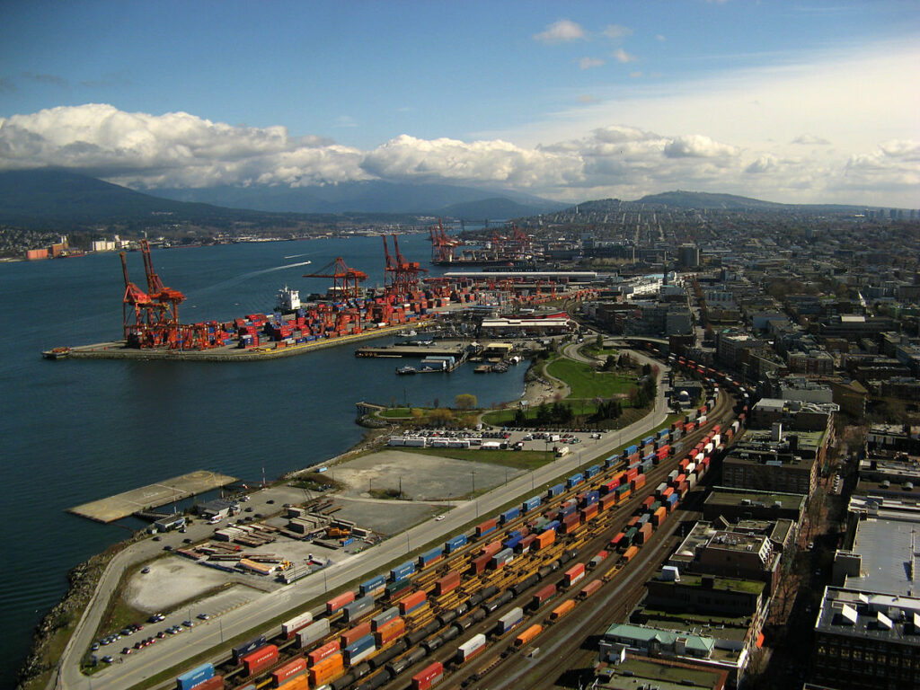 Des délais d’attente d’un mois au port de Vancouver pour récupérer des voitures