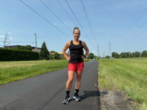 Elle parcourt toutes les rues de Longueuil à la course