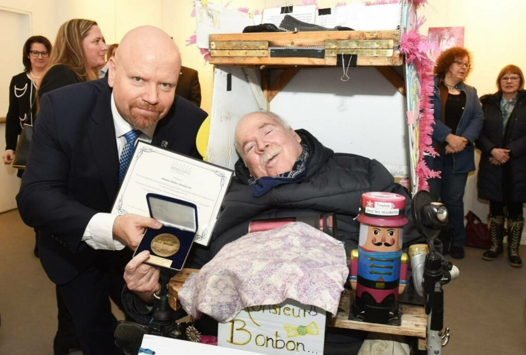 Monsieur Bonbon : le parc Henri-Cyr devient le parc Donald-Scott