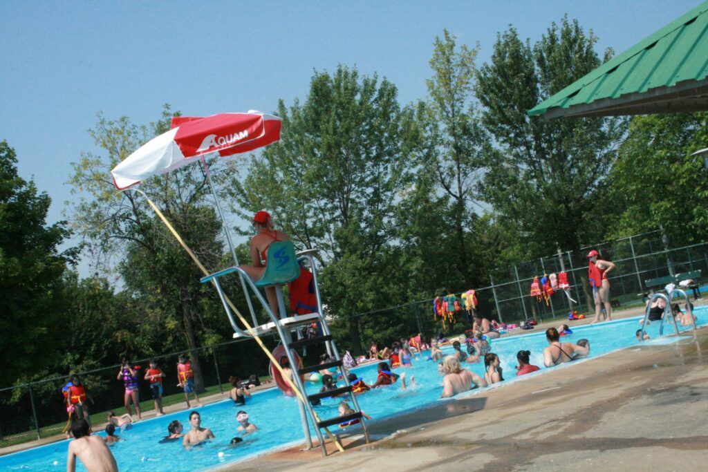 Piscines municipales : 700 000 $ en produits chimiques