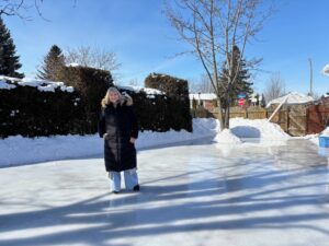 Quand la cour se transforme en patinoire !