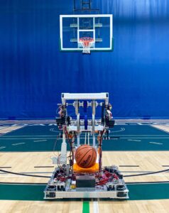 Un robot capable de lancer un ballon de basketball