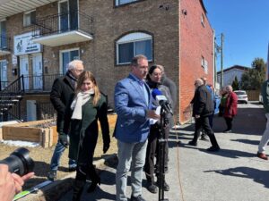 Yves-François Blanchet à Longueuil : sondages, français et la «brute» Trump