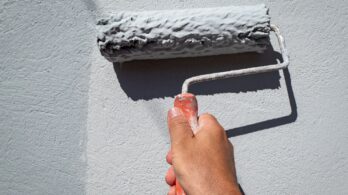 Peinture extérieure ou teinture pour brique : quoi choisir pour votre maison à Longueuil?