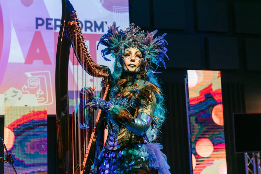 Perform’ART : fluo et réalité virtuelle s’invitent dans une fête des arts