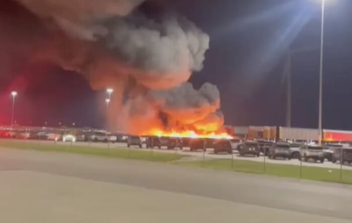 Incendie dans le stationnement de l’usine Rivian