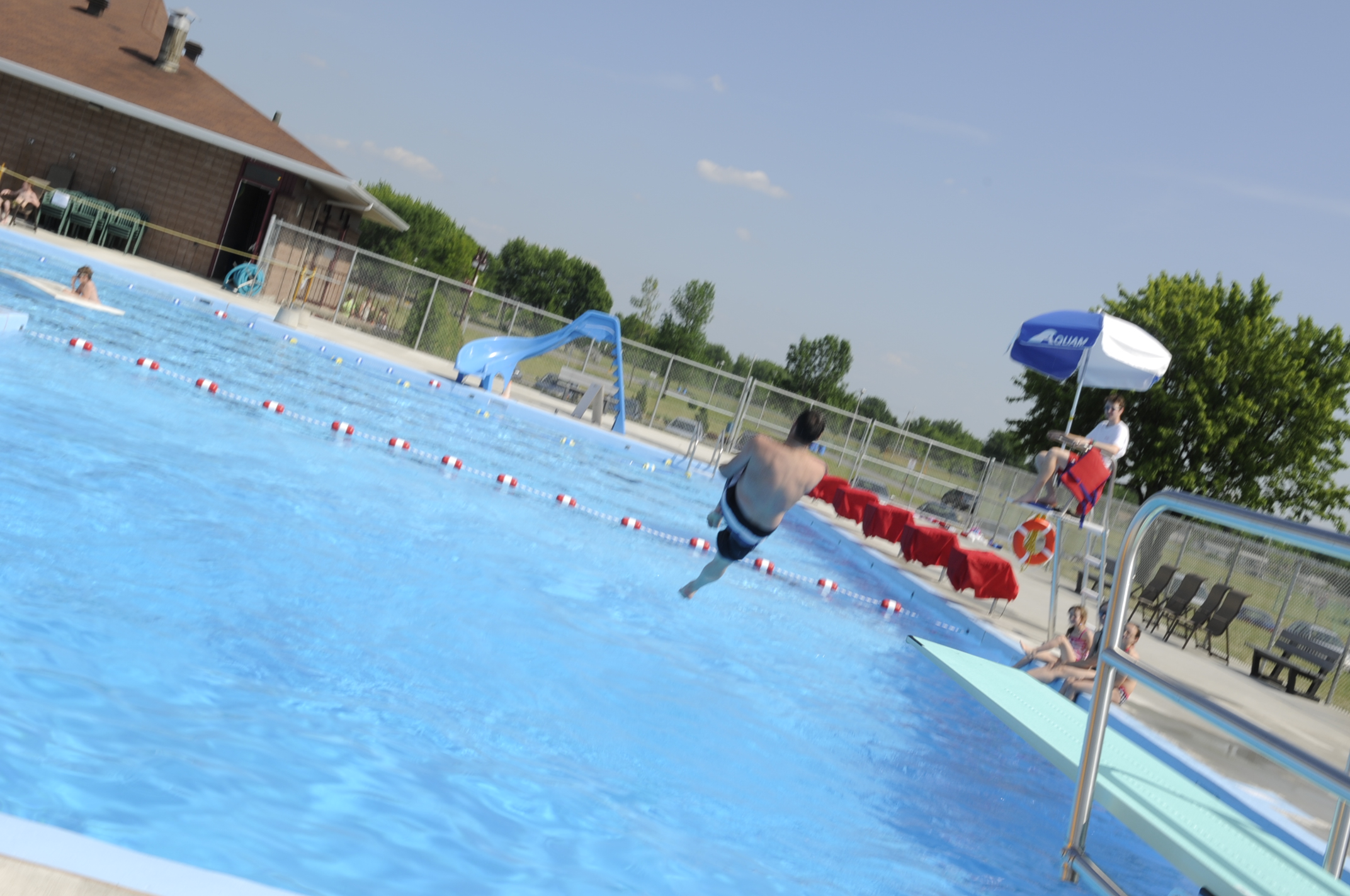 Longueuil prolonge les heures d’ouverture de ses piscines