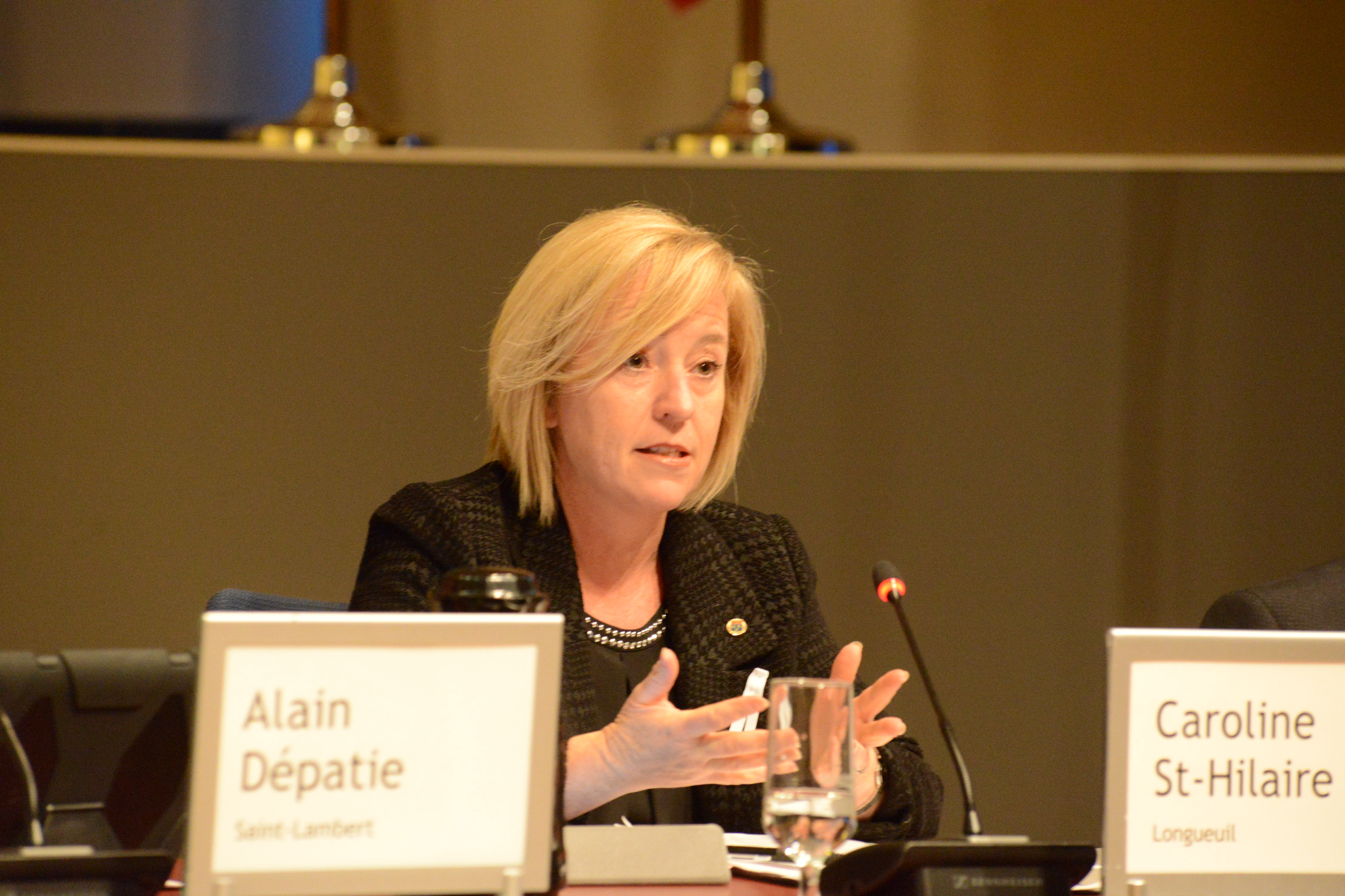 Les municipalités enfin reconnues comme gouvernements de proximité, se réjouit Caroline St-Hilaire