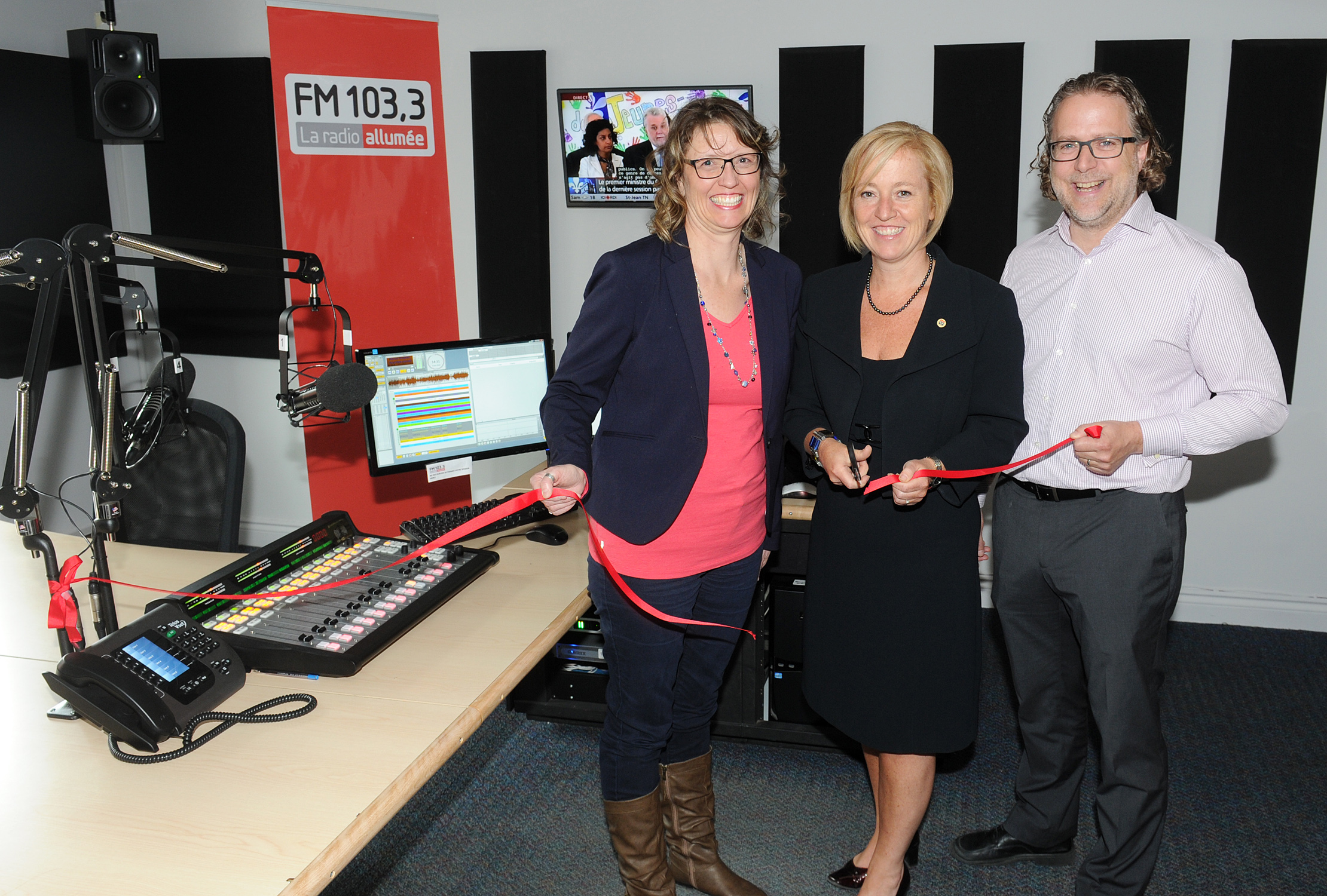 Le FM103,3 inaugure son studio revampé