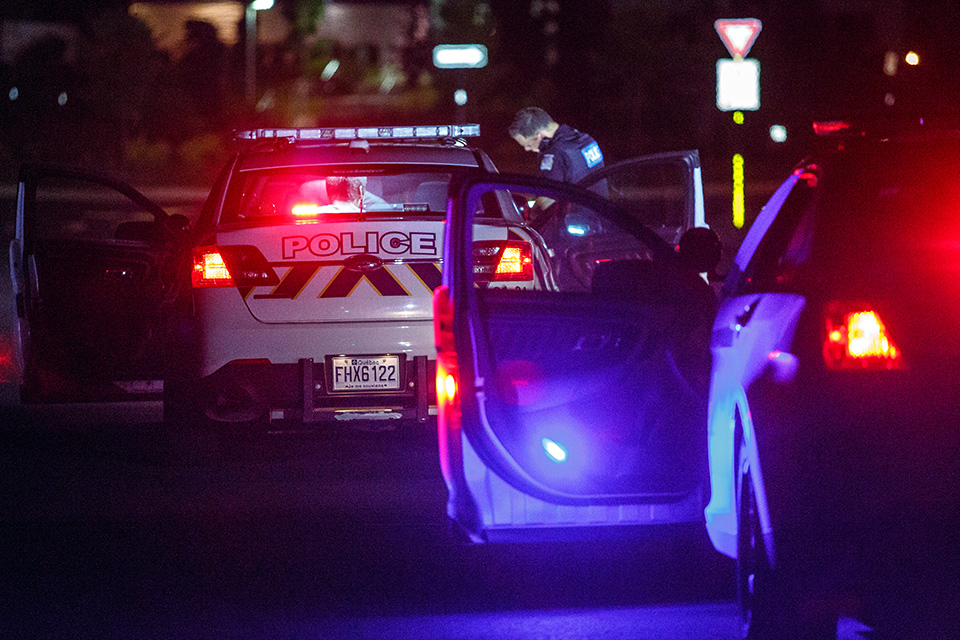 Un individu maîtrisé par «Taser»