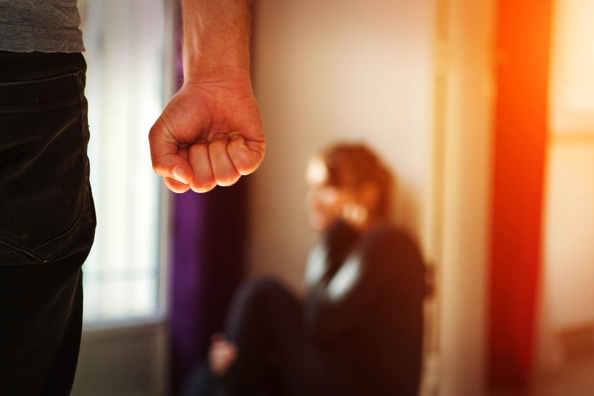 «C’est bien, mais ce n’est pas suffisant», estime une victime de violence conjugale