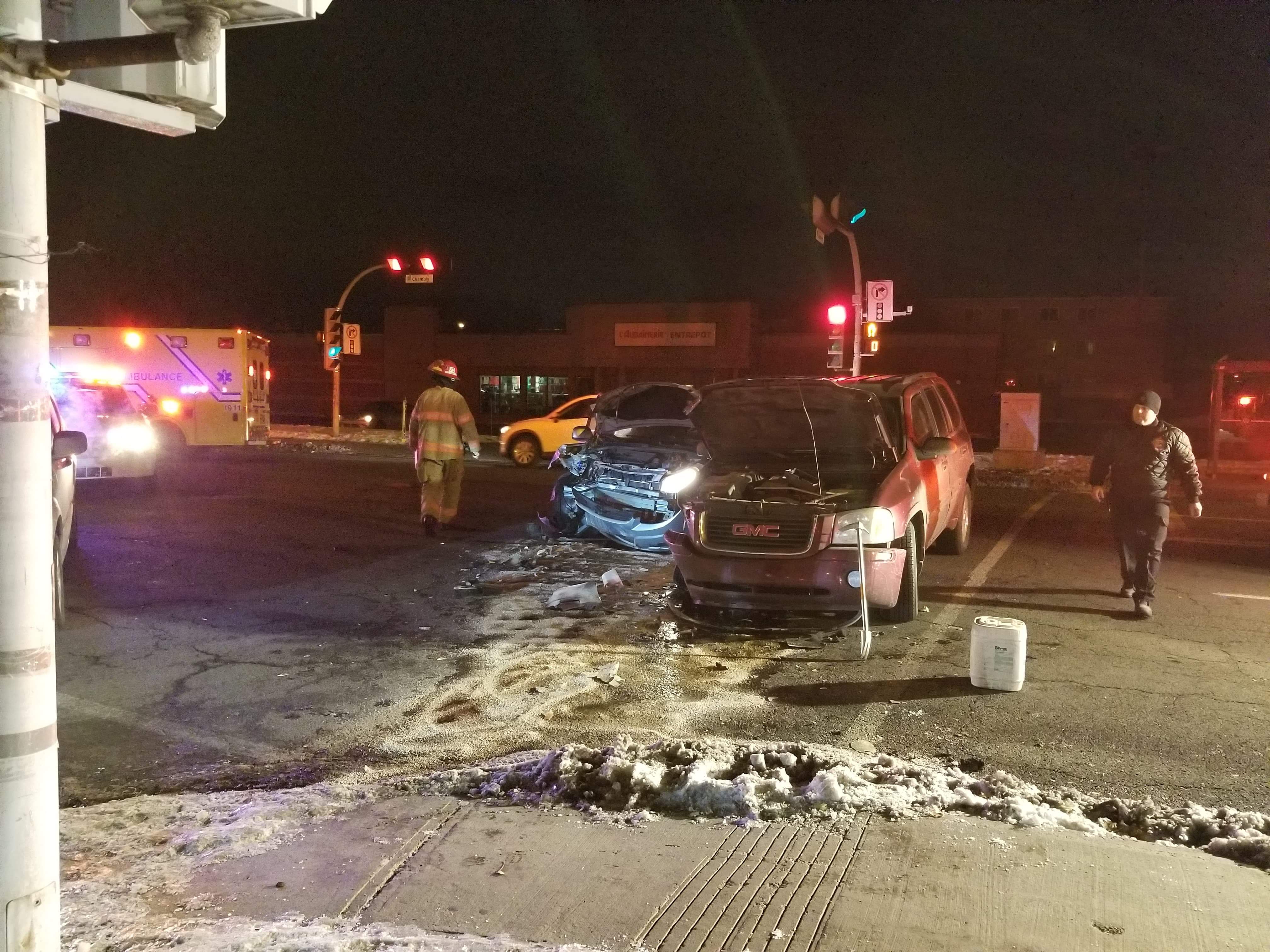 Deux véhicules entrent en collision sur le chemin de Chambly