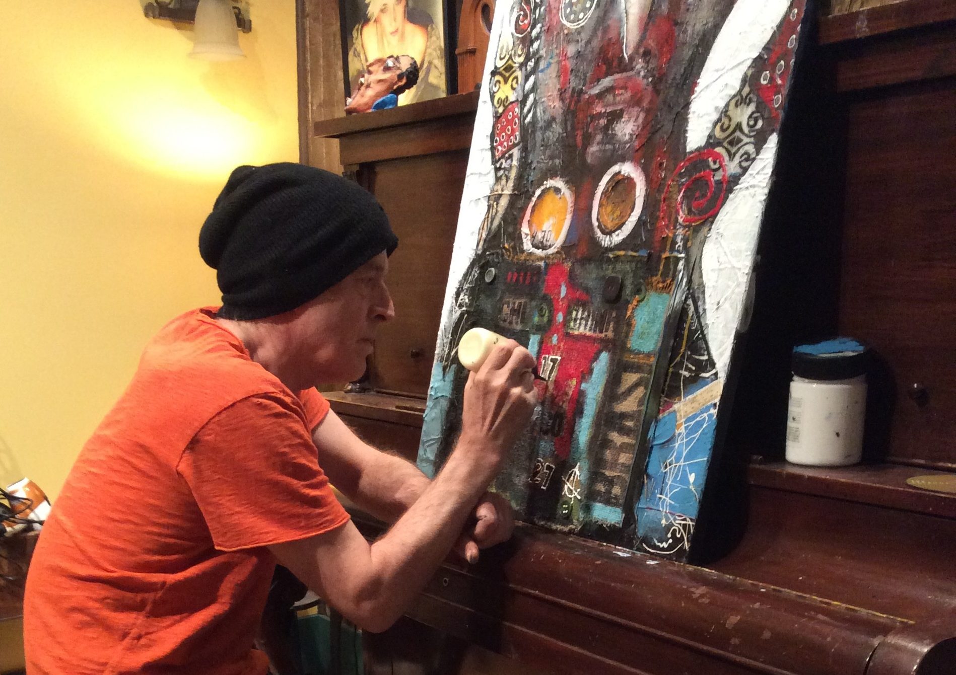 Un Longueuillois expose ses œuvres à la bibliothèque Raymond-Lévesque