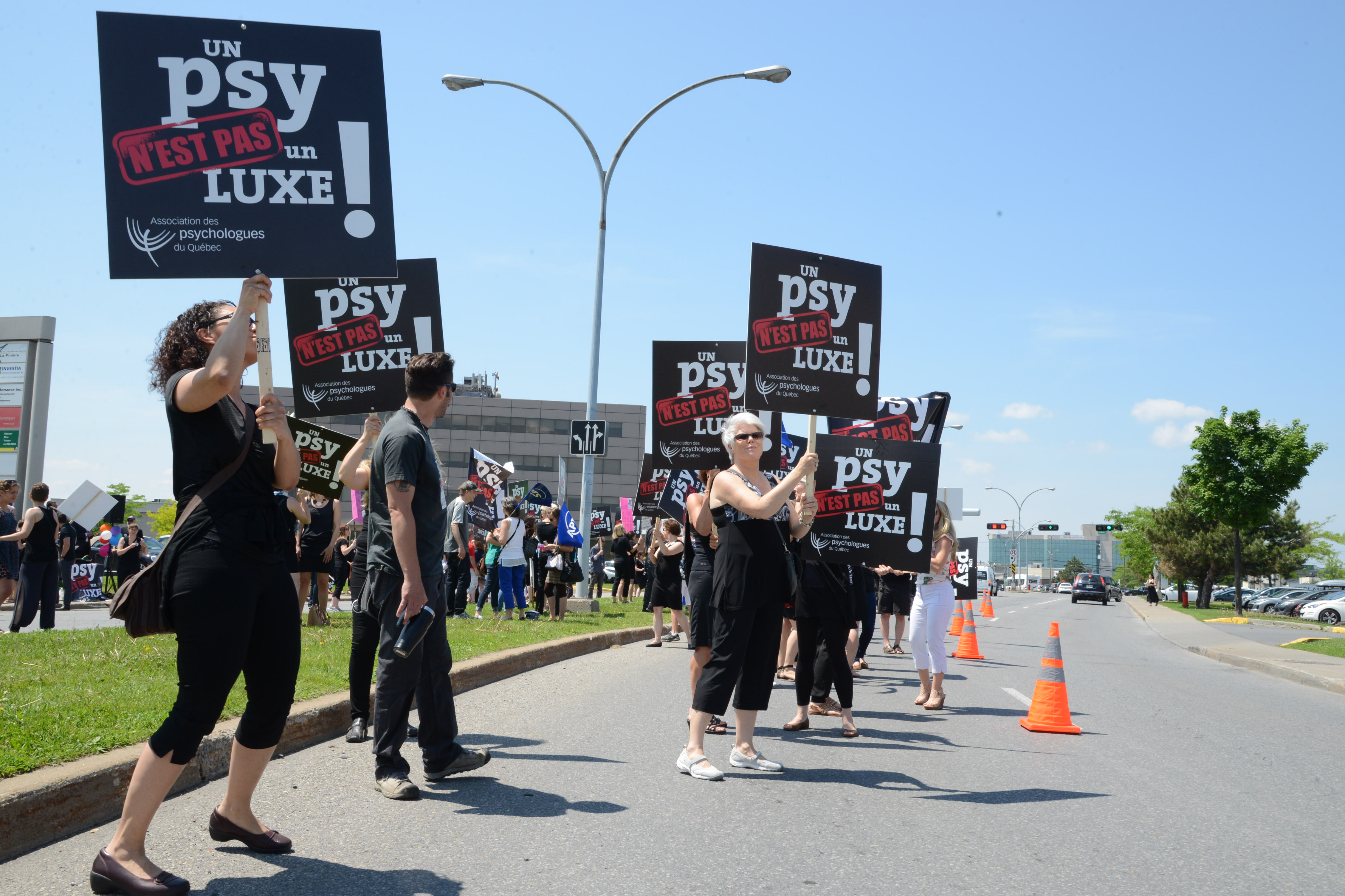 Plus de 250 psychologues manifestent