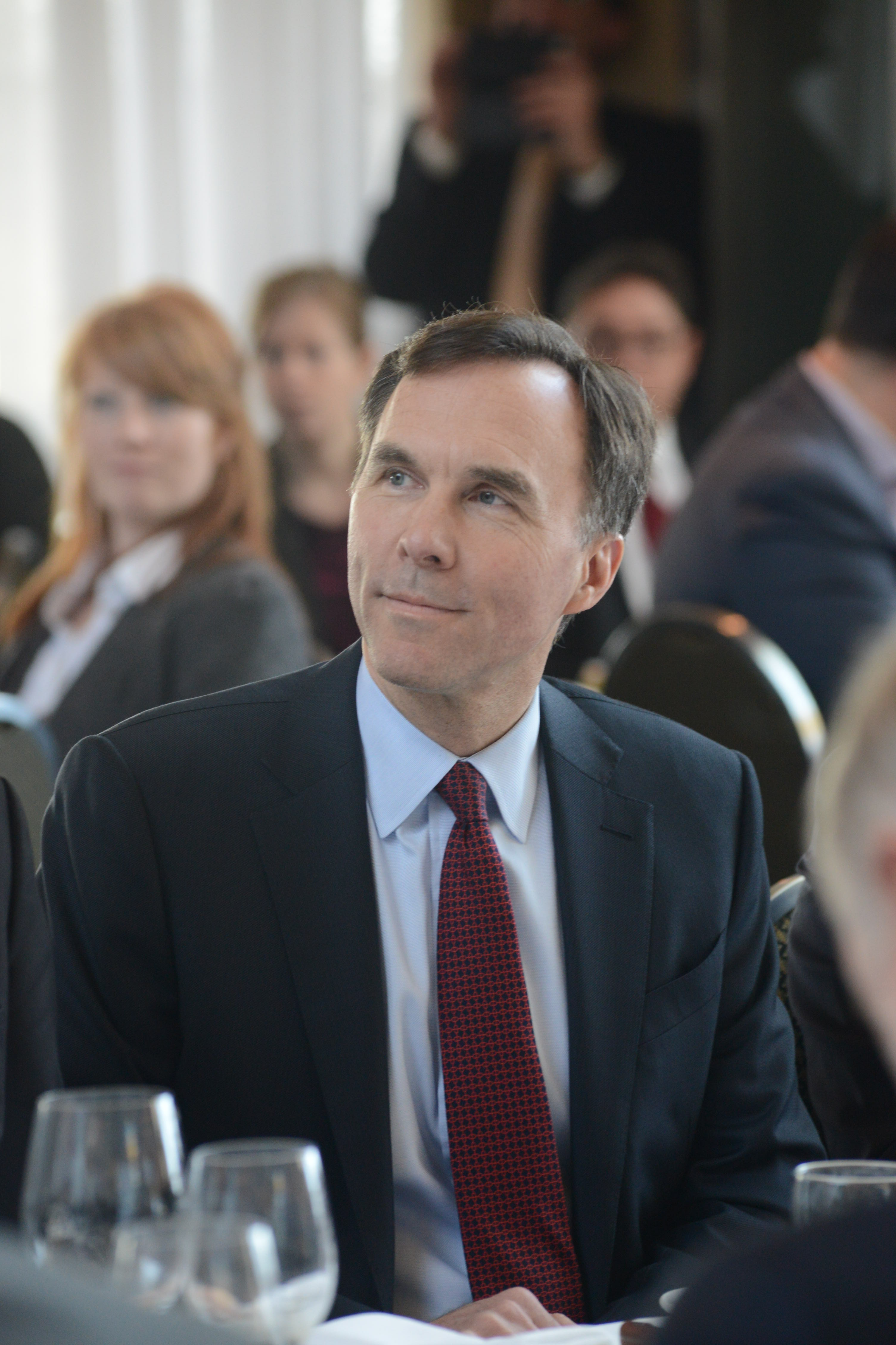 SLR: Bill Morneau assure que la réponse d’Ottawa viendra à temps