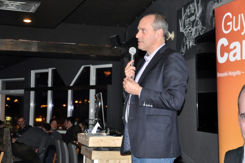 Revenu de base garanti: Guy Caron propose un supplément fédéral