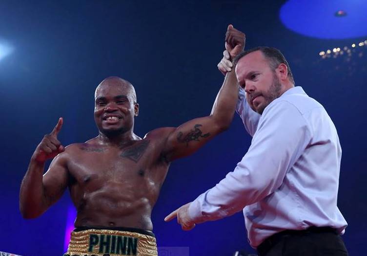 Un autre K.-O. et un contrat pour le boxeur Shakeel Phinn