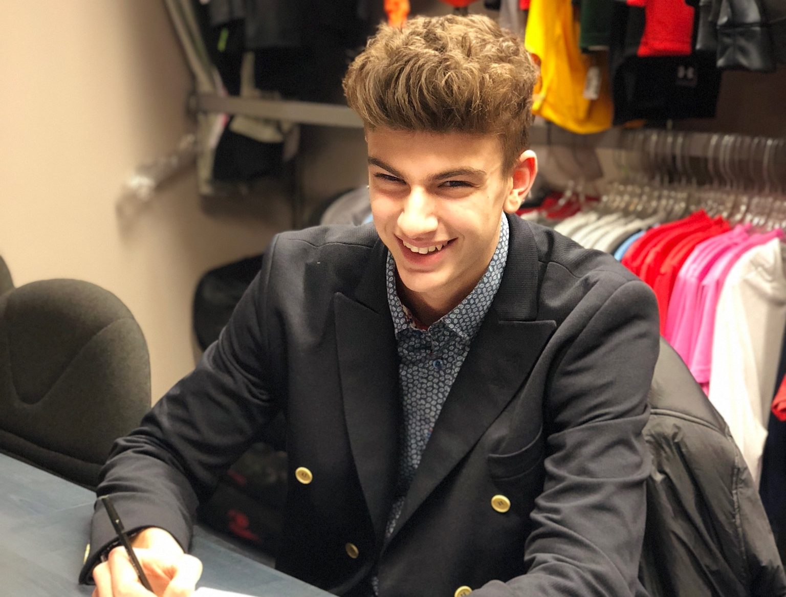 Le Sports Experts du Quartier DIX30 commandite le jeune espoir Simon Lusignan