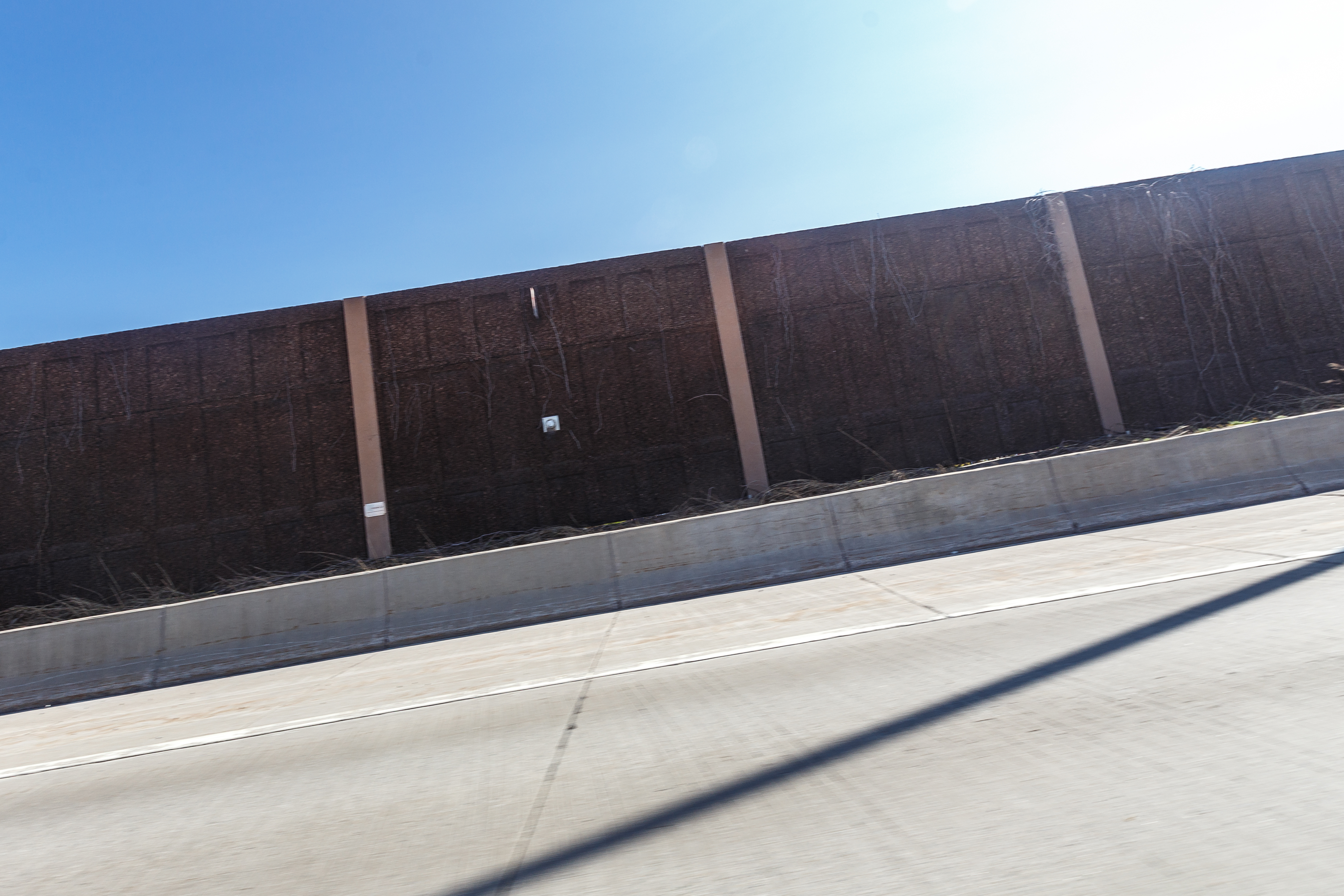 Installation des murs antibruit dans le secteur Voltaire