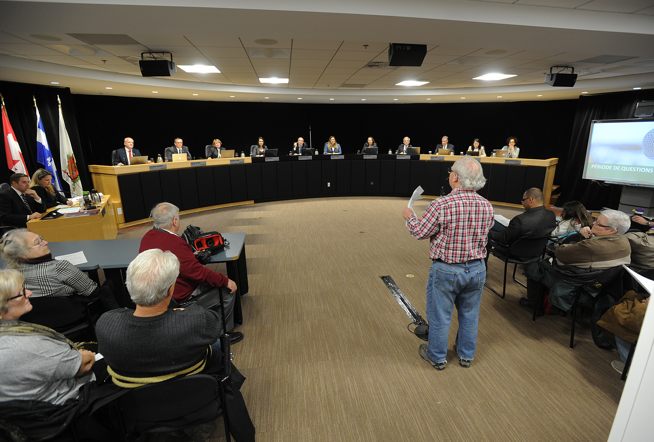 Plus de temps de parole lors des séances du conseil de Brossard