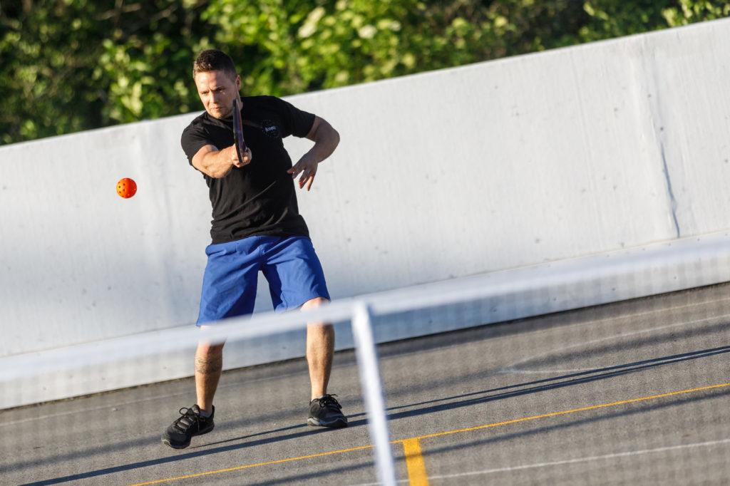 Le pickleball se joue à l’extérieur