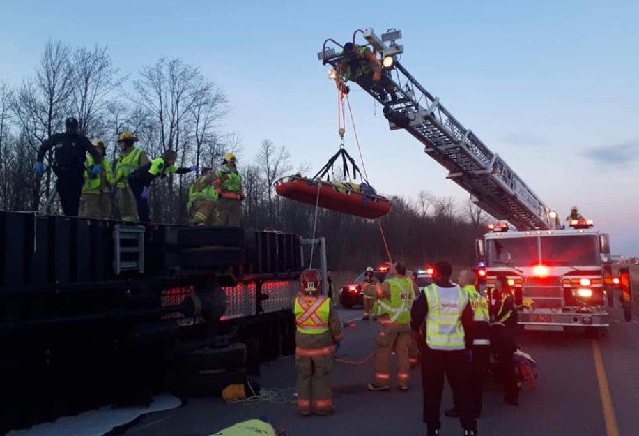 Un autre camion se renverse sur l’autoroute 30