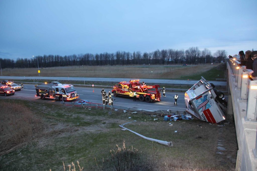 Blessée légèrement dans un spectaculaire accident sur la 20