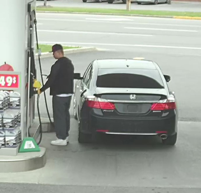 Il part avec 100$ d&rsquo;essence non payé