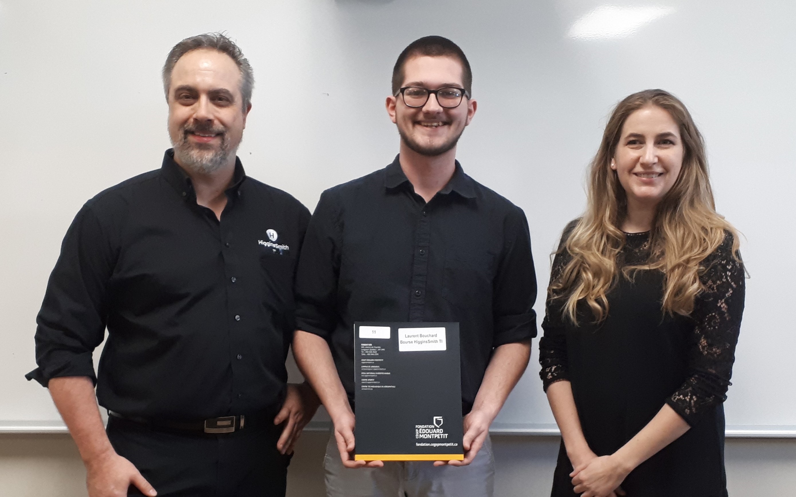 Valorisation du français: HigginsSmith TI remet une bourse de 1000$ à un finissant