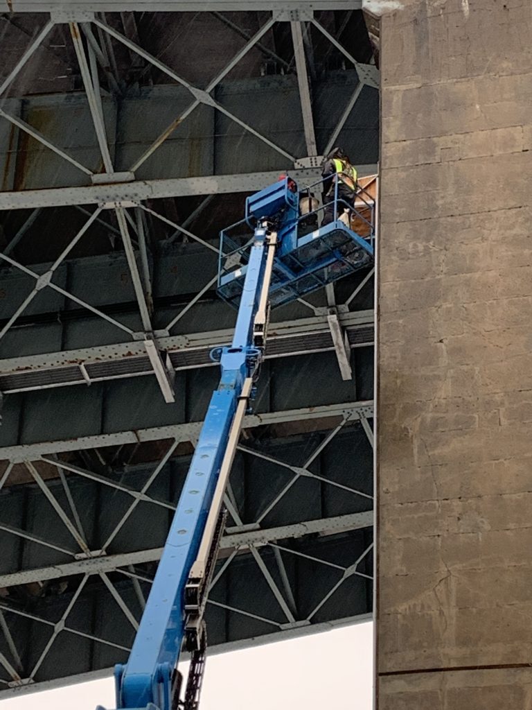 Drone à la recherche de nids au pont Mercier