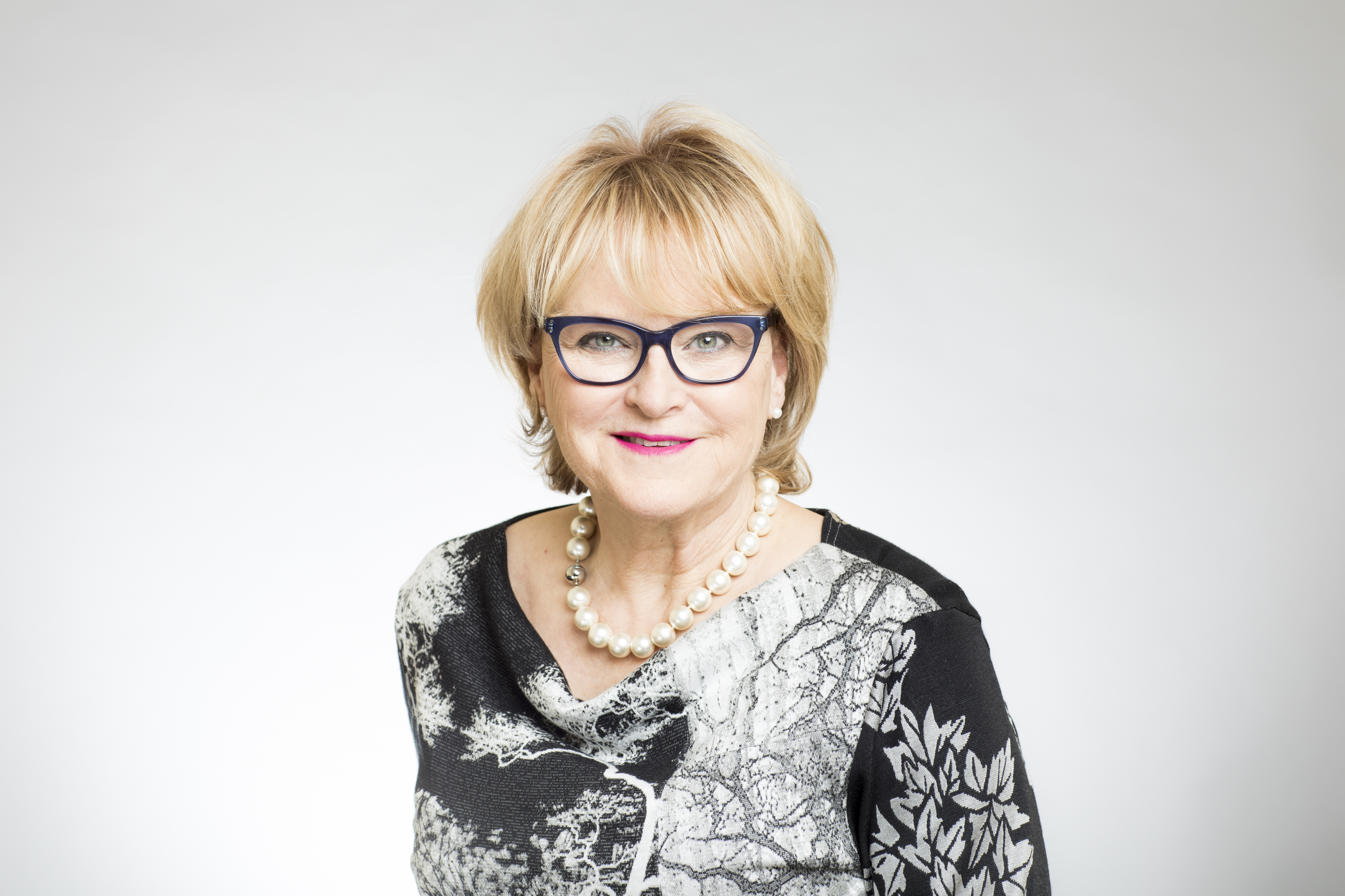 Nicole Ménard remet plus de 40 000$ aux organismes de Laporte