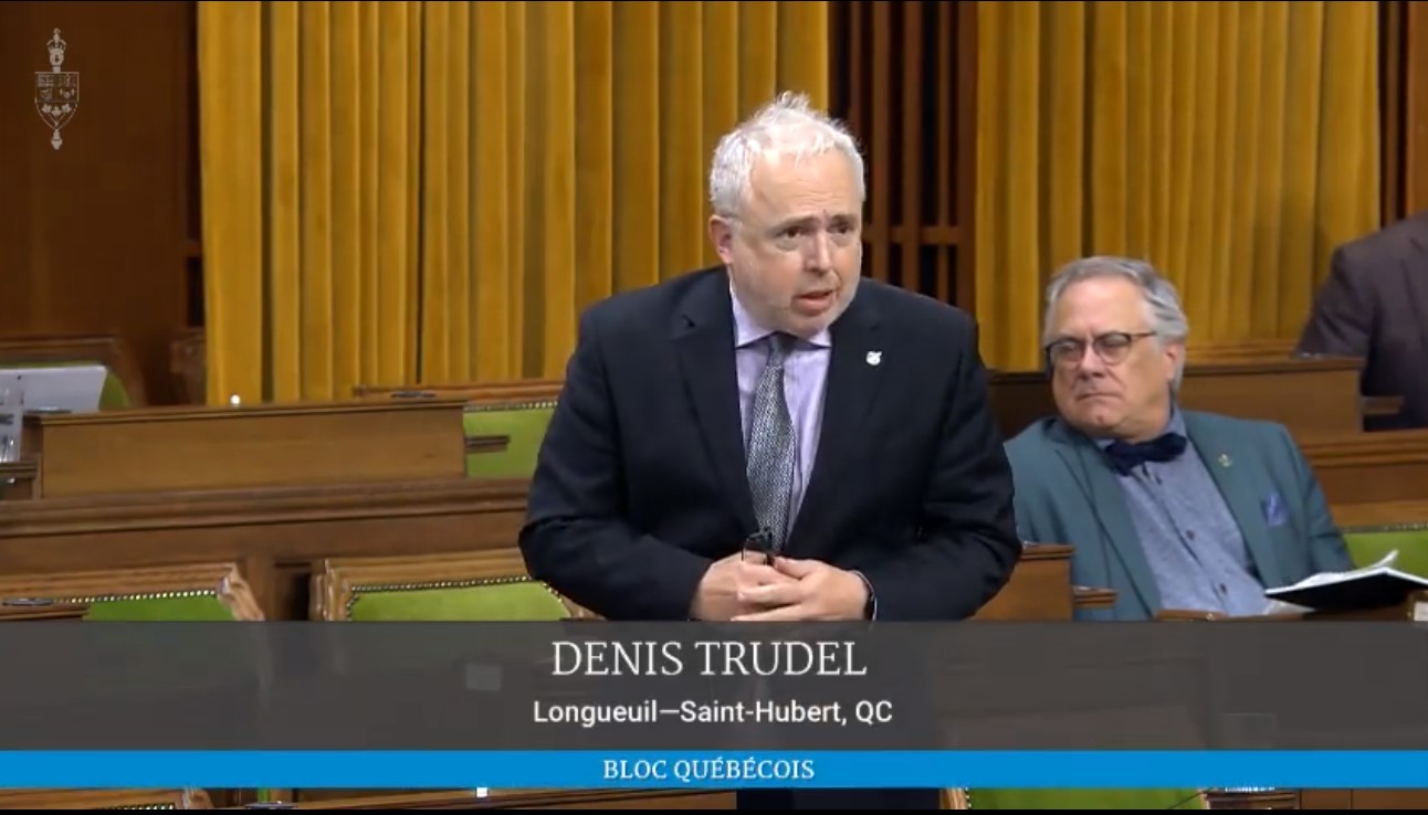 Aide de 1000$ aux voyageurs : une mesure « injuste », juge Denis Trudel