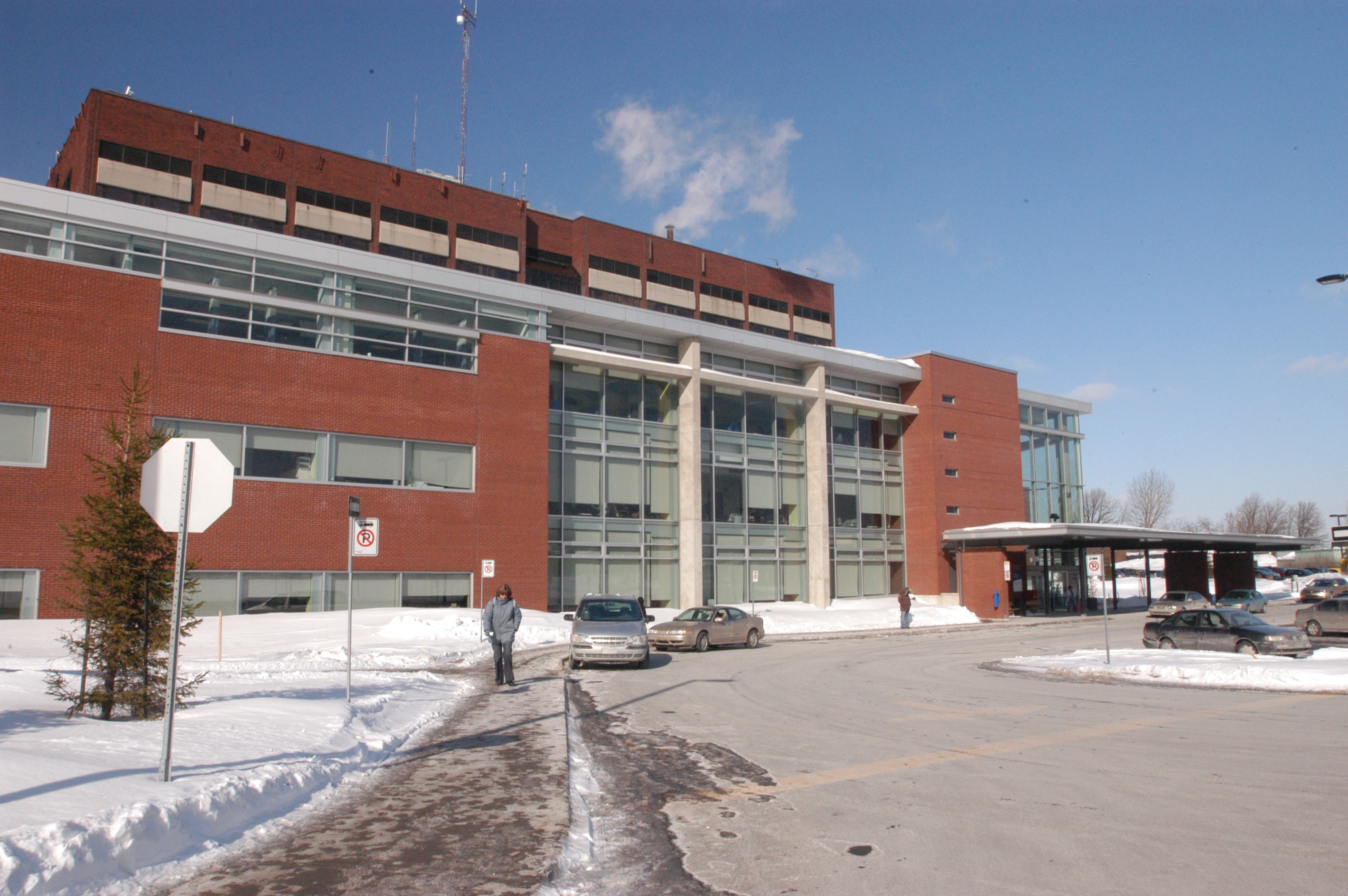 Hôpitaux du Grand Montréal : des dépassements de capacité probables d’ici trois semaines