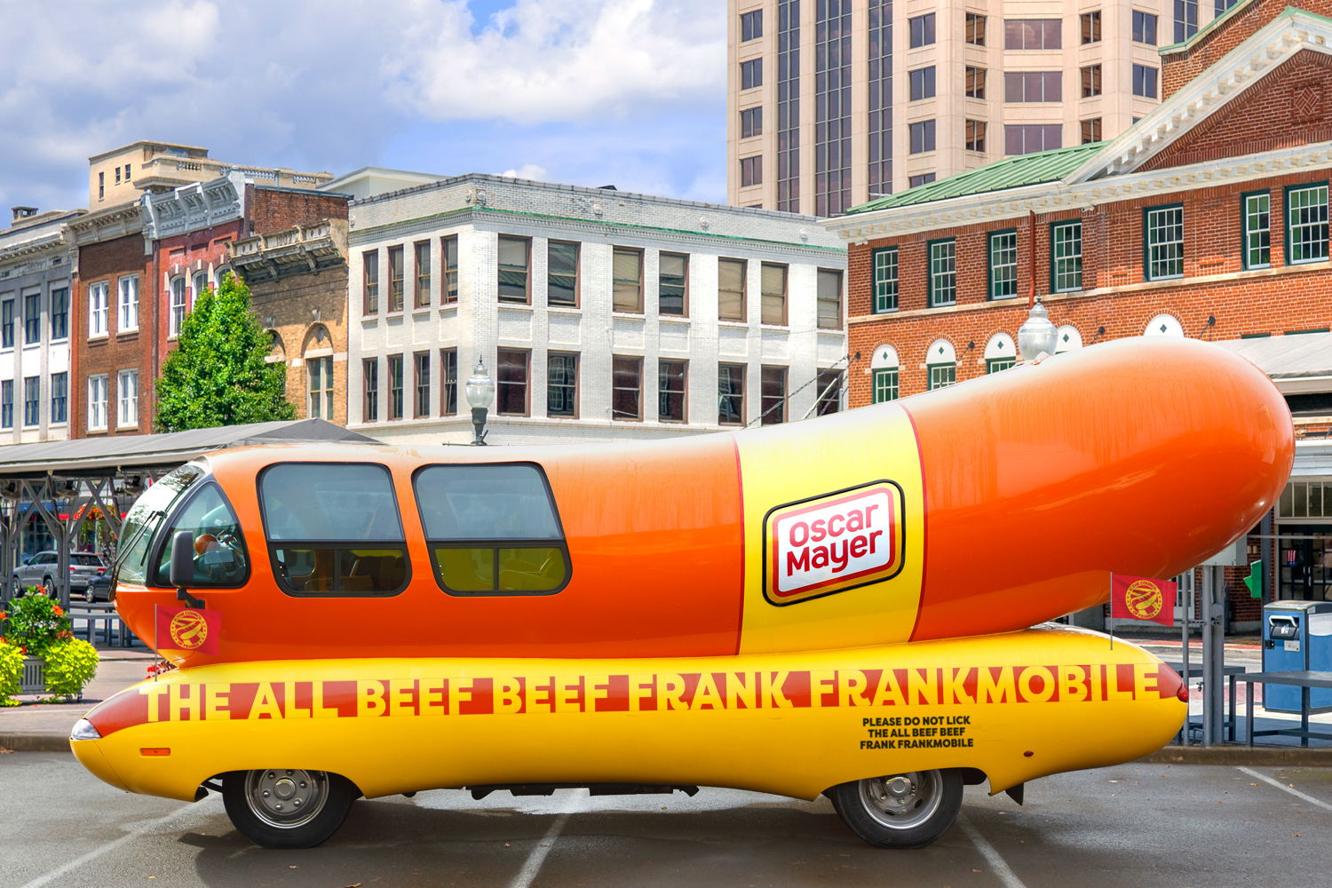 La Wienermobile devient la Frankmobile