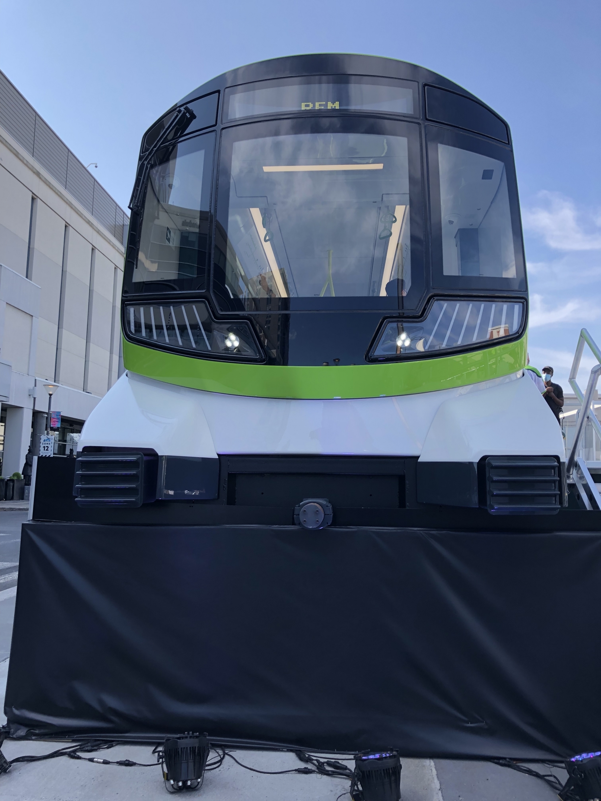 Francis Cabrel offre une performance acoustique émouvante à distance