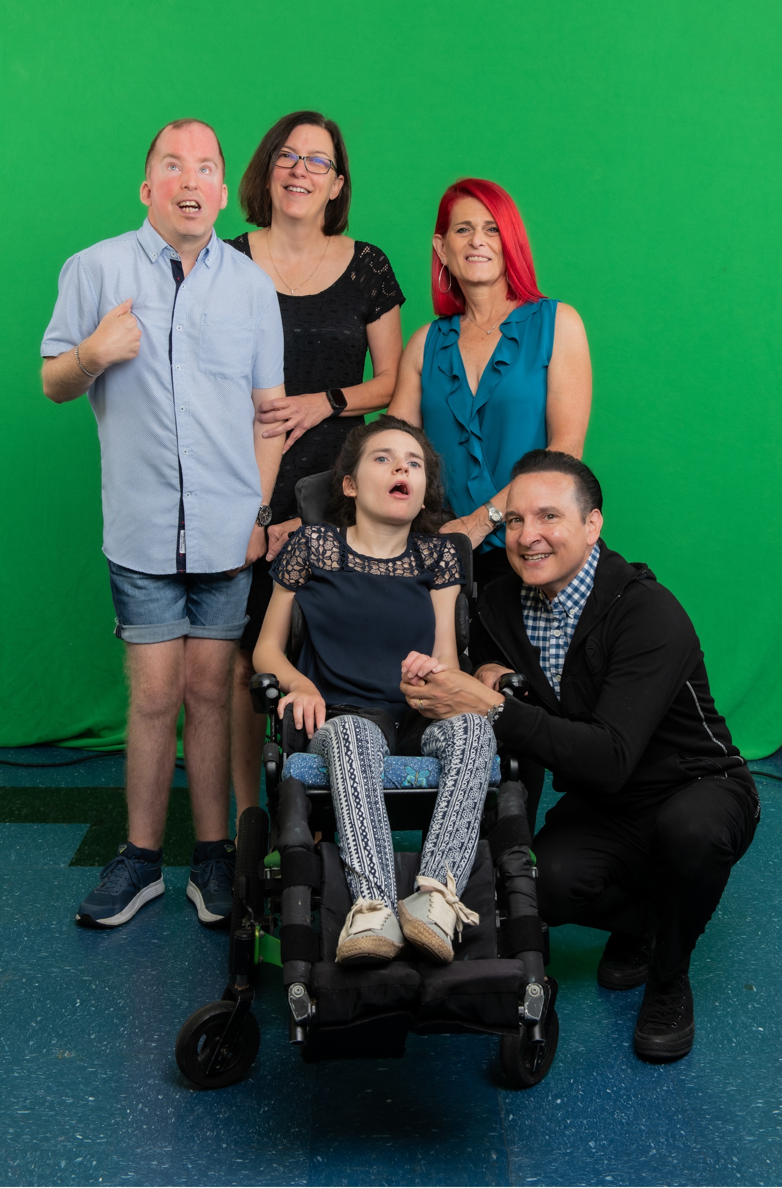 Ce petit cochon préfère le sofa