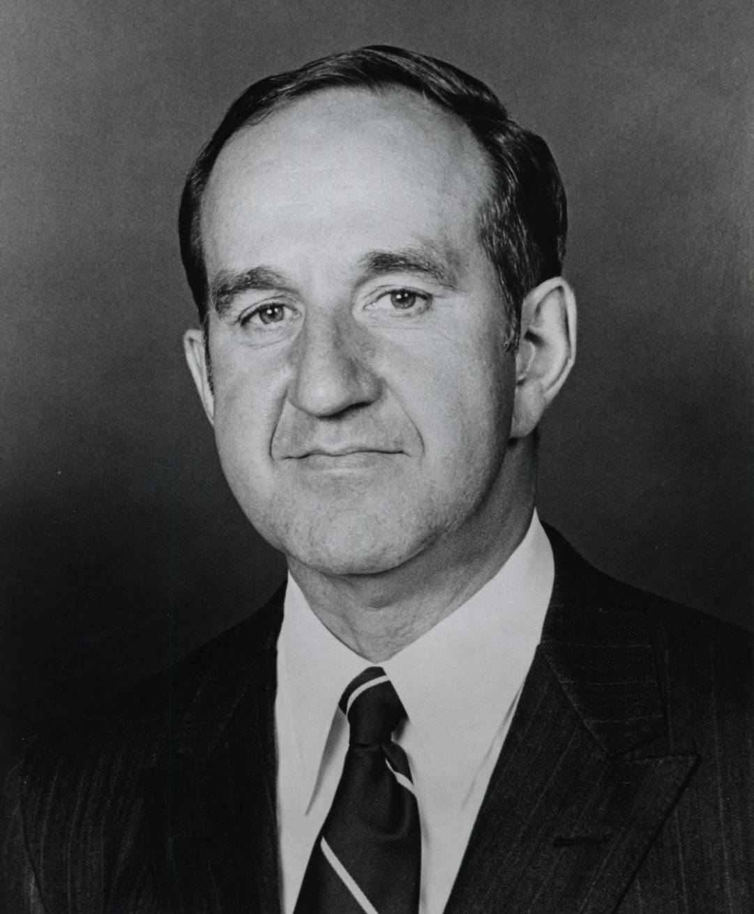 Une agente de bord dans un avion du Saguenay-Lac-Saint-Jean