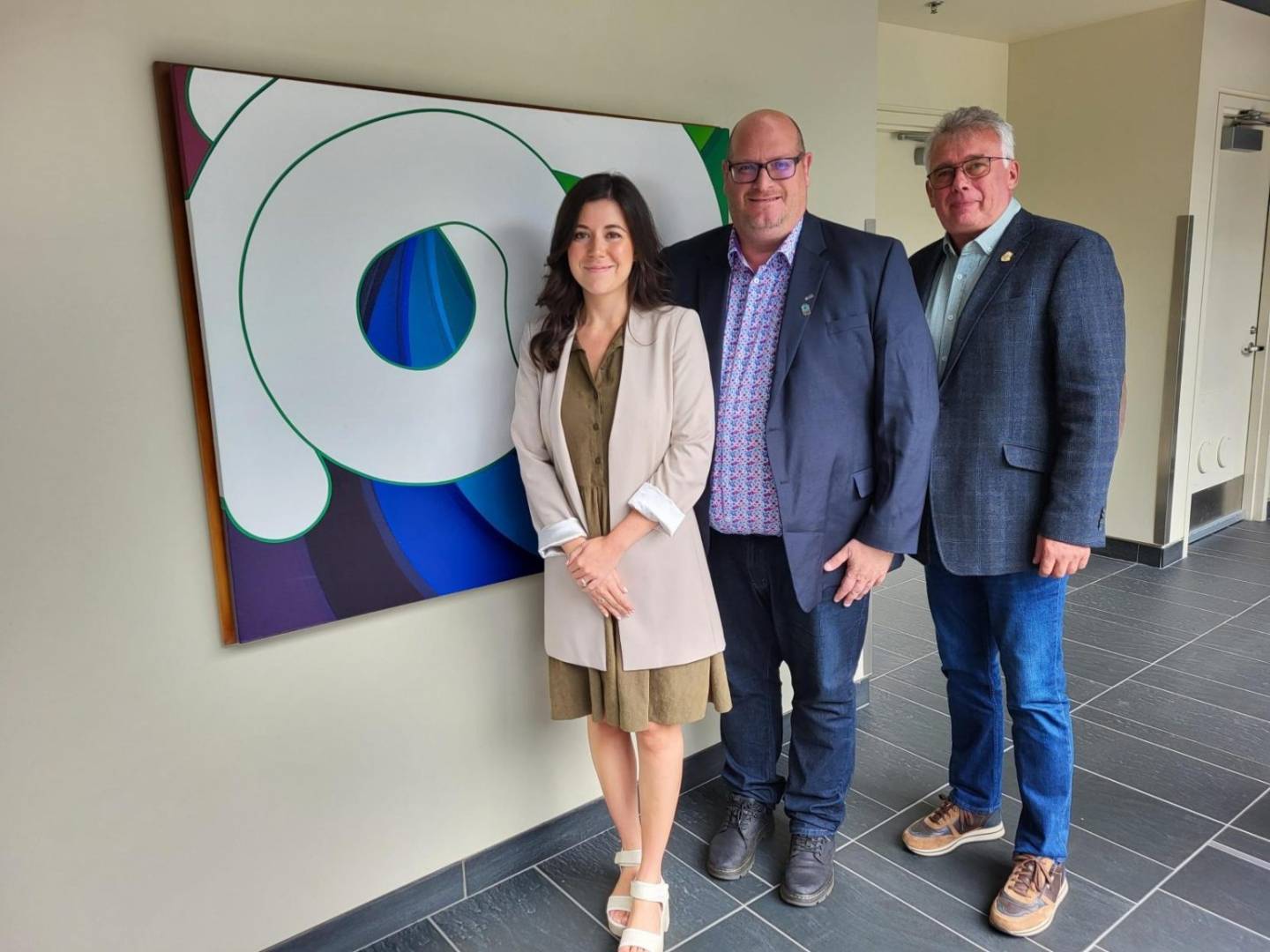 Une récompense pour le gentil – et le très obéissant – petit carnivore!