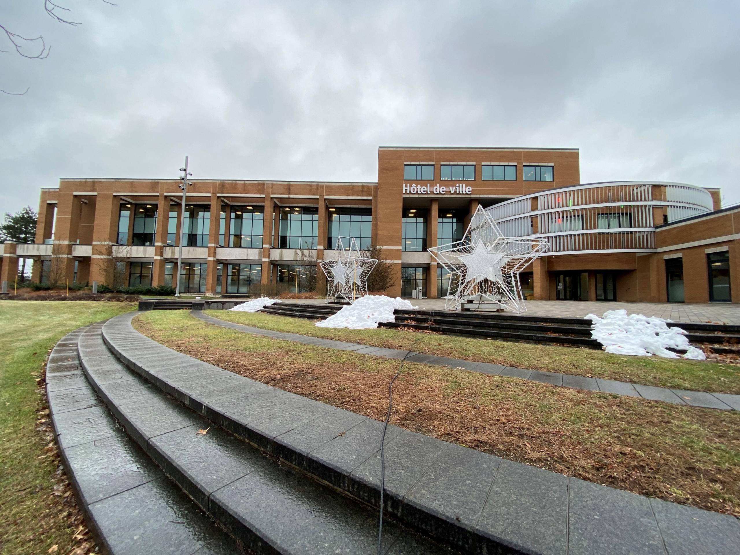 Conflit du Proche-Orient : Brossard met ses drapeaux en berne