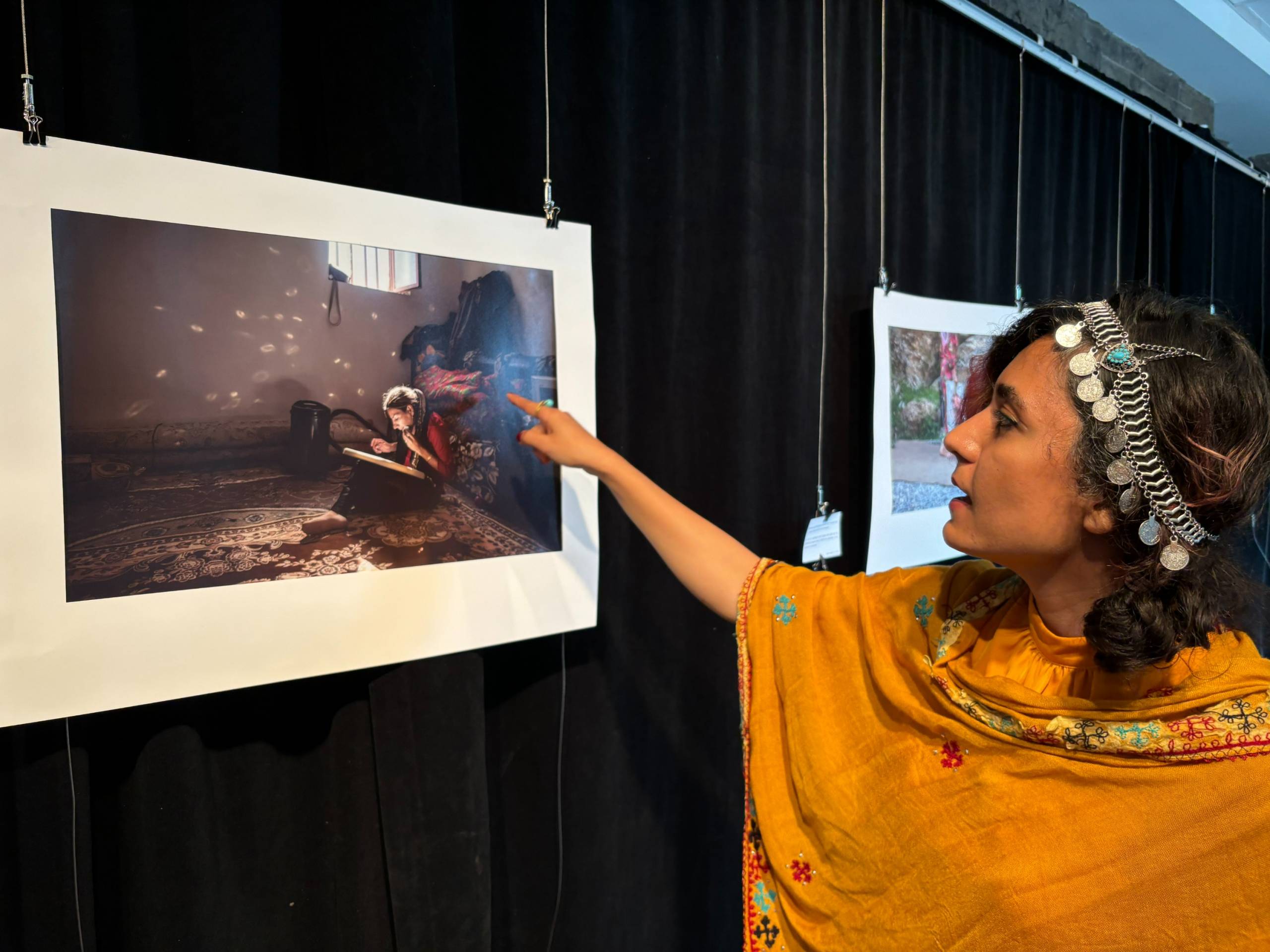 Le chien s&rsquo;inquiète pour le bébé!