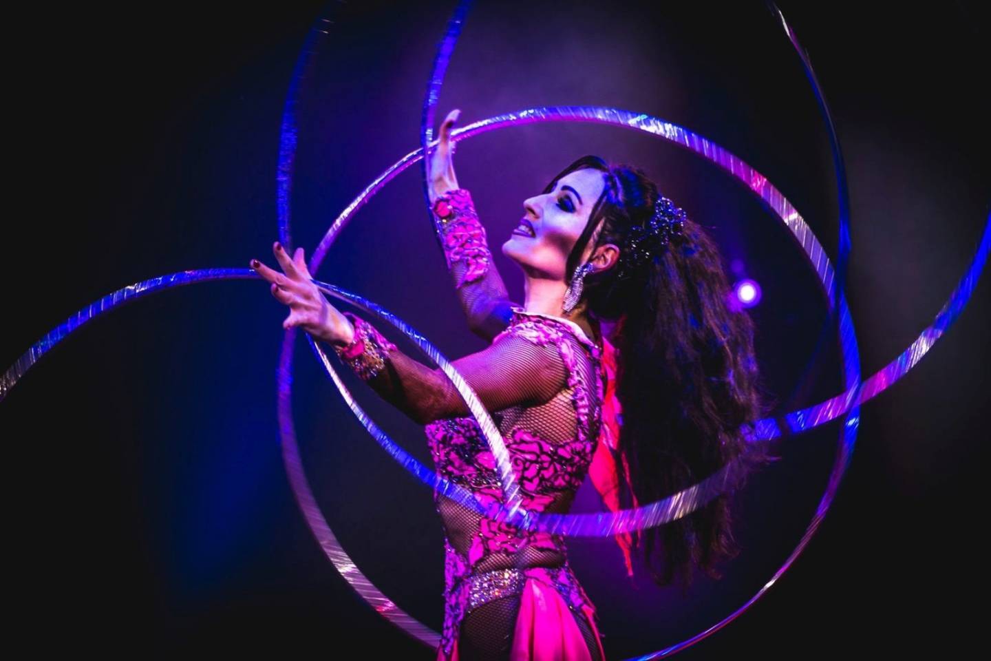 Un défilé de mode avec des bébés costumés en animaux