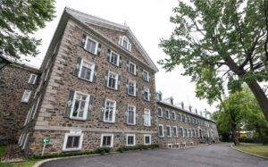 Couvent de la Congrégation des SNJM : Acte de vente signé entre la Ville